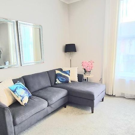 Spacious 3 Bed Flat Near The Sea With Parking Борнмът Екстериор снимка