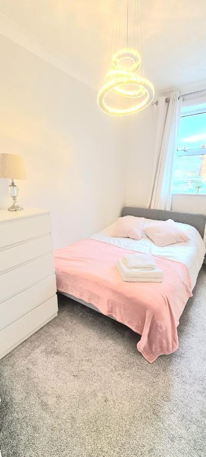 Spacious 3 Bed Flat Near The Sea With Parking Борнмът Екстериор снимка