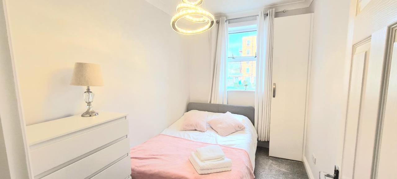 Spacious 3 Bed Flat Near The Sea With Parking Борнмът Екстериор снимка